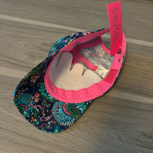 Lilly Pulitzer Run Aroundnd Hat - Picture 2 of 2